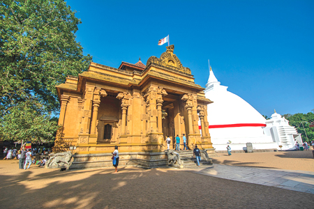 The main temple building of Kelaniya and the white dagaba