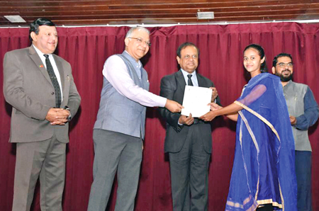 Indian High Commissioner Shri Santosh Jha presents qualifying certificates of Hindi examinations organised by the Central Institute of Hindi, Govt. of India to students