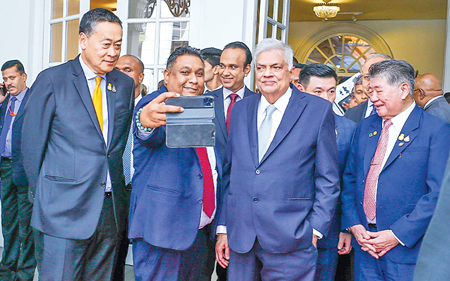 Thai and Sri Lanka business executives take a selfie with the two leaders