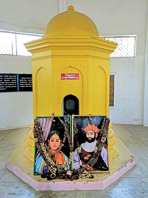 Muthu Mandapam, a memorial near King Sri Wickrama Rajasingha’s tombstone in Vellore, South India (Pic: Internet)