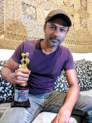 Jagath Manuwarna with the Best Director’s Award DIFF 2024
