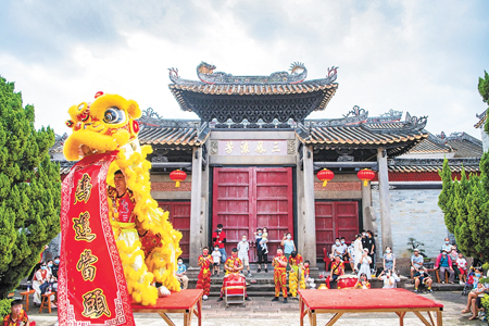 A Lion Dance performance is staged in the Liugeng Hall of Shawan Ancient Town