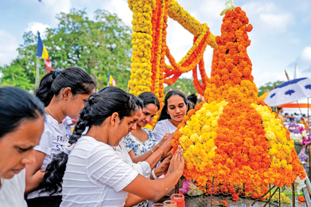 Beautiful flower offerings at the Ruwanveliseya dagaba