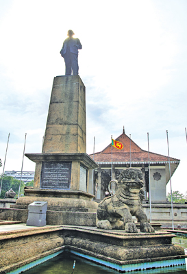 The statue of the first Prime Minister of independence Sri Lanka D. S. Senanayake