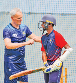 Tim Boon will work closely to enhance the batting skills (Pic courtesy SLC)