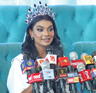 Melloney Dassanayake - Miss Universe, Sri LankaPix By Shan Rambukwella