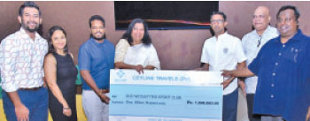 CEO Ceyline Travel (Pvt) Ltd Charmini Abeywickrama (fourth from left) presenting a symbolic cheque to Nawaal Qasim (Co-Chairman, Double Blue Ball 2025), Ritchie Sappideen (Former OBU President) and Ranil Thilakaratne (Co-Chairman, Double Blue Ball 2025) Pic by Sudath Malaweera