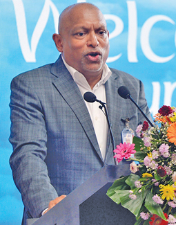 Sarath Ganegoda, Chairman of SriLankan Airlines, delivers an address to the gathering assembled for the aircraft’s arrival at the hangar.