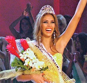 Dayana Mendoza winning Miss Universe 2008