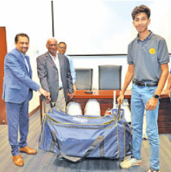 Sujeeva Godaliyadda, Treasurer, SLC and Dr. Jayantha Dharmadasa, Vice-President of International Cricket handing over cricket material to a representative
