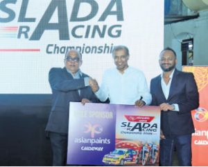 Country Head, Causeway Paints (Pvt) Limited, Vaithilingam Kiritharan (left) presents the sponsorship package to President, SLADA Rizvi Farouk (centre) in the presence of Anuradha Edirisinghe, Head of Marketing, Causeway Paints (Pic by Malan Karunarathne)        