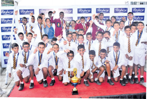 Ananda College Tennis Team with officials